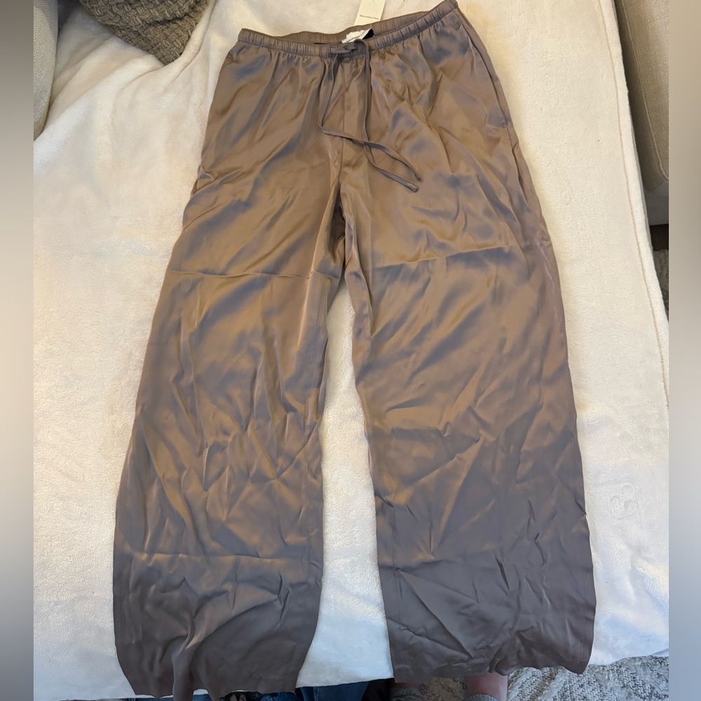 Abercrombie & Fitch Gray statin pants with Relaxed Fit
